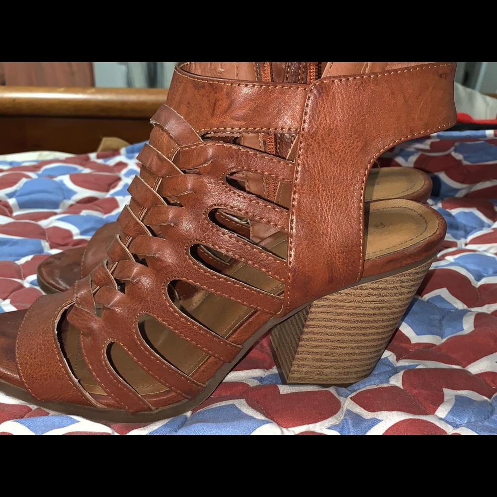 Heels - Picture 2 of 2